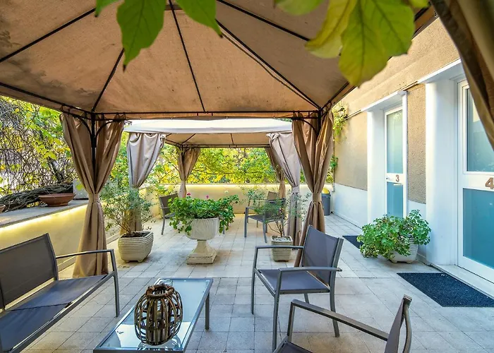 Garden House - Luxury Guest House - Self Check-In Only Roma